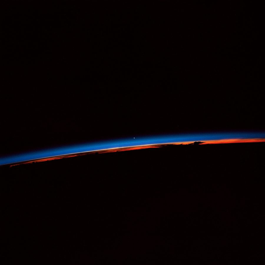 Fotomural STS-30 sunset with Venus near the center of the frame