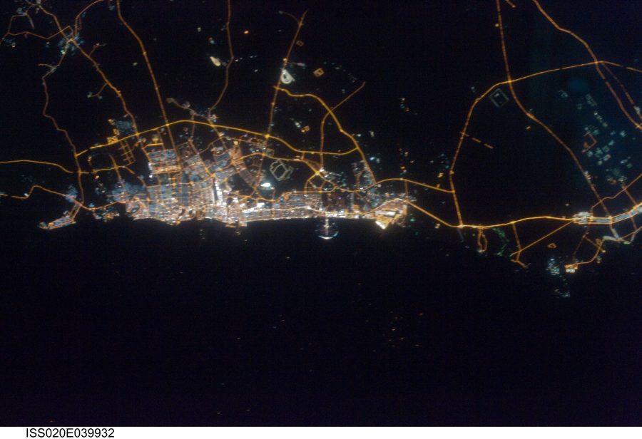 Fotomural Night earth observation taken by the Expedition 20 crew
