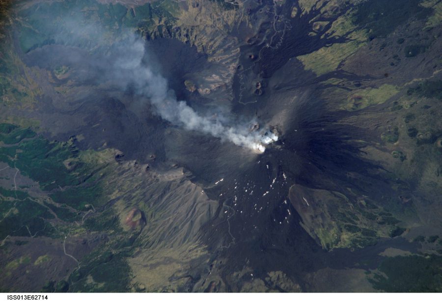 Fotomural Earth Observations taken by the Expedition 13 crew