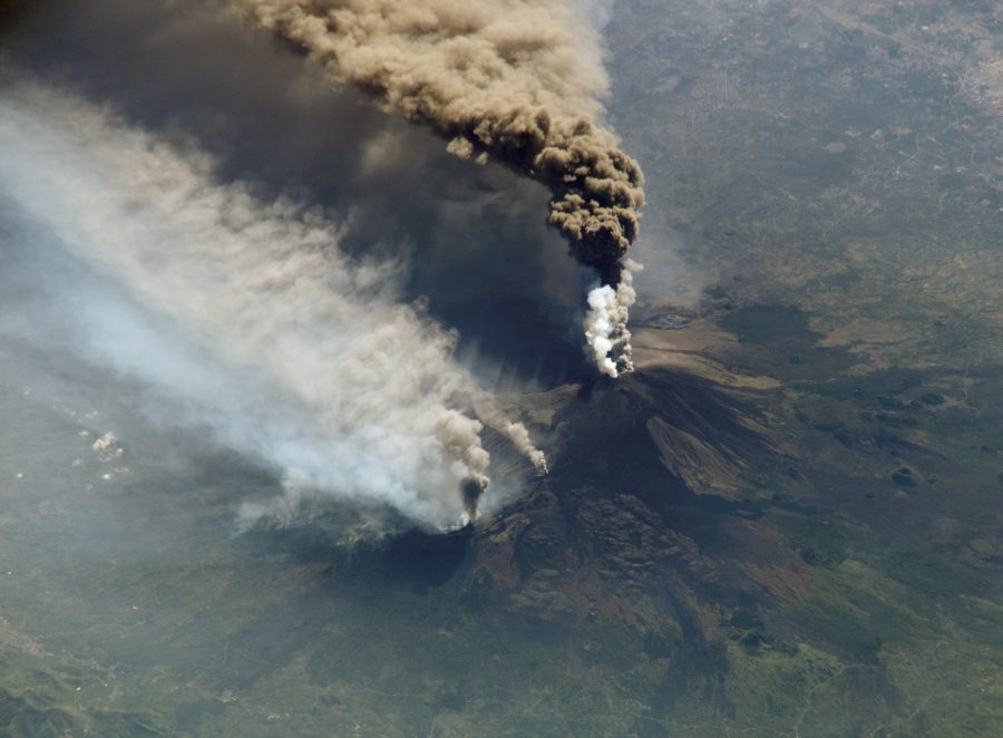 Fotomural Etna eruption seen from the International Space Station — ISS005-E-19024 --- The three-member crew of the Expedition Five mission onboard the International Spac
